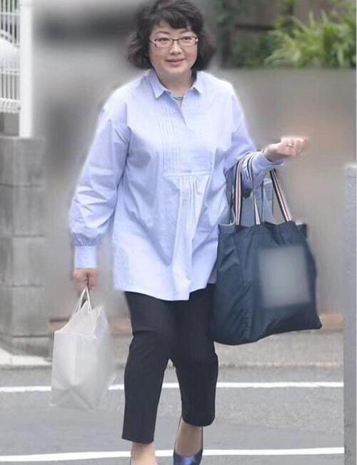 日本演员山口百惠现在的照片