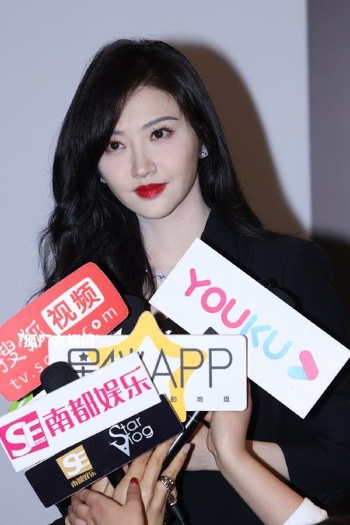 景甜最新活动生图