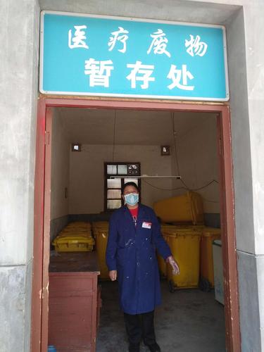 现场检查医疗废物暂存处并调阅了医疗废物转移联单