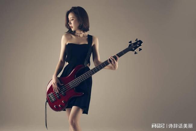 当年火爆全网的韩国贝斯手智仁姐姐如今美成这个样子