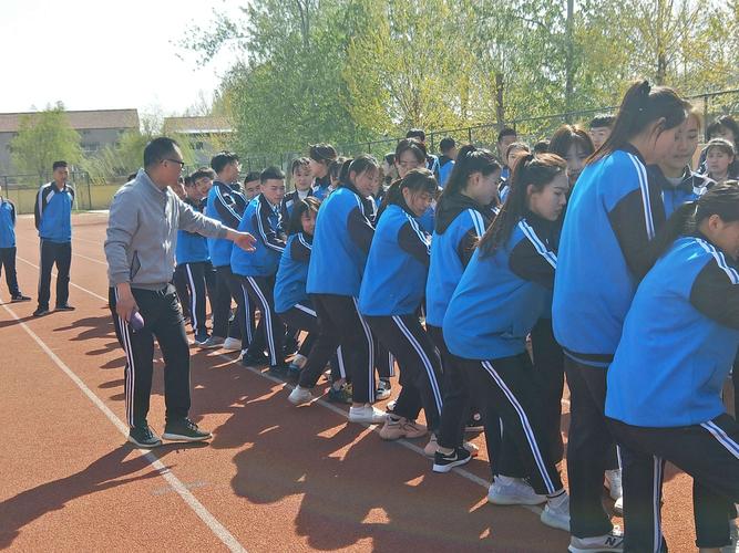 "拥抱春天,绽放自我"——金乡二中高二年级举行春季拔河,篮球比赛