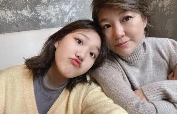 李静老公是谁?原本以为是戴军,原来是音乐制作人黄小茂