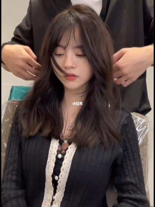 圆脸方脸很适合的不挑脸型的中长发气垫烫_圆脸_发型