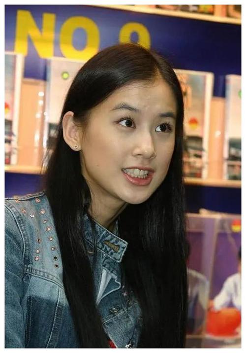 黄圣依早期刚刚出道时的形象,真的很适合出演清纯校花