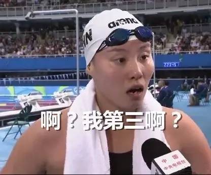 我已经很满意啦!" 然后便欢快地跑开. 视频一经公布瞬间上热搜被刷.