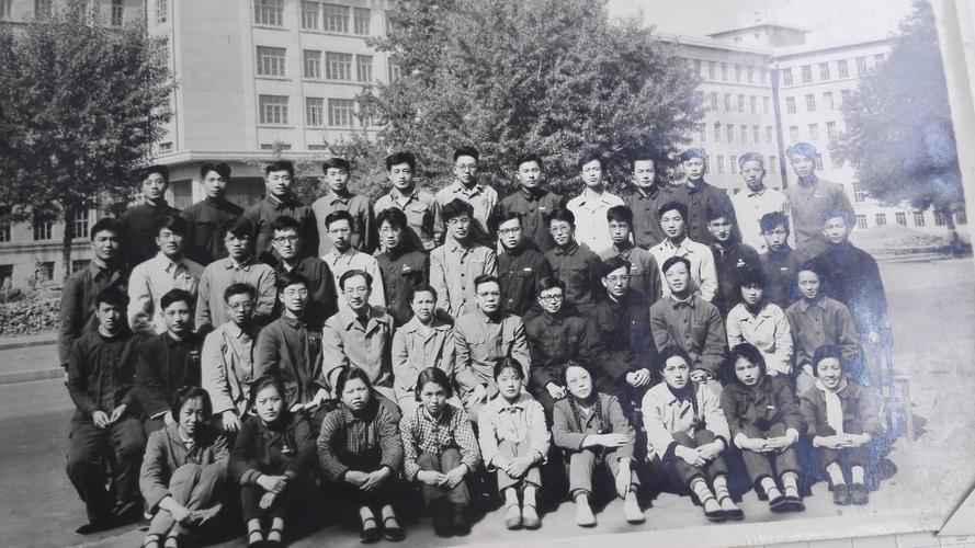 吉大物理系六零级固体班合影