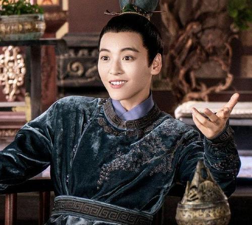 《女世子》这部剧里女主角女扮男装好像哦