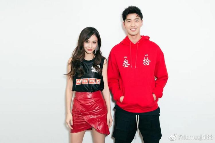 在活动上,他和 angelababy 认识后,两人迅速成为了很好的朋友.