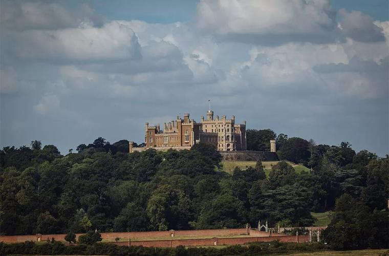 《唐顿庄园》电影版定档,这些著名的英国庄园你想去哪个打卡?