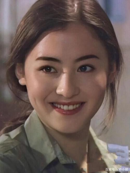 张柏芝最出名的就是鼻子了,不知道成为多少人的整容模版!