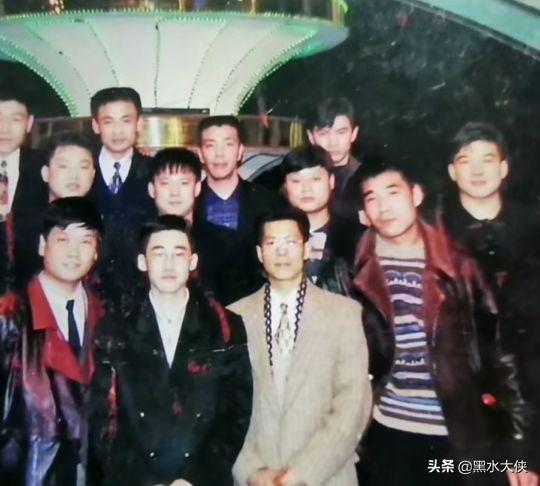 长春黑道皇帝梁旭东08梁旭东黑你没商量