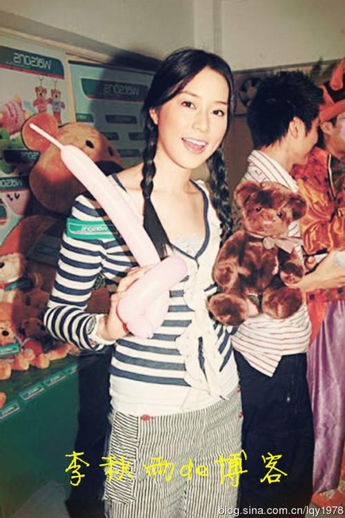 曝:豪门阔太徐子淇童年萌照及青涩照(图)