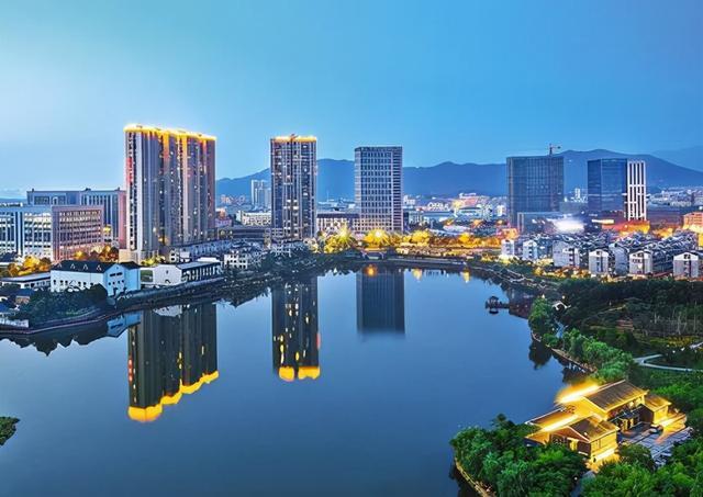 金华市这7个县市中,最有发展潜力的义乌市,兰溪市,其次是浦江县,永康