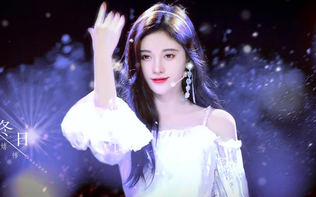 鞠婧祎晒合照,c位一目了然,"惊艳美"和"一般美"就是不