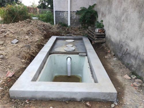 1,采用新型复合材料,耐酸性腐蚀,经久耐使用,解决了砖砌化粪池不适应