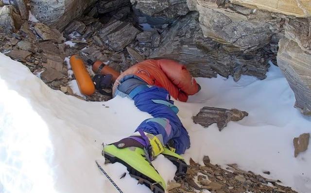 "绿靴子"是一具穿有绿色鞋子的尸体,蜷缩在珠穆朗玛峰东北山脊