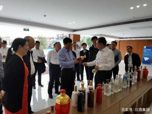 泸州市人大党组书记,主任曹建国带队到川酒集团调研