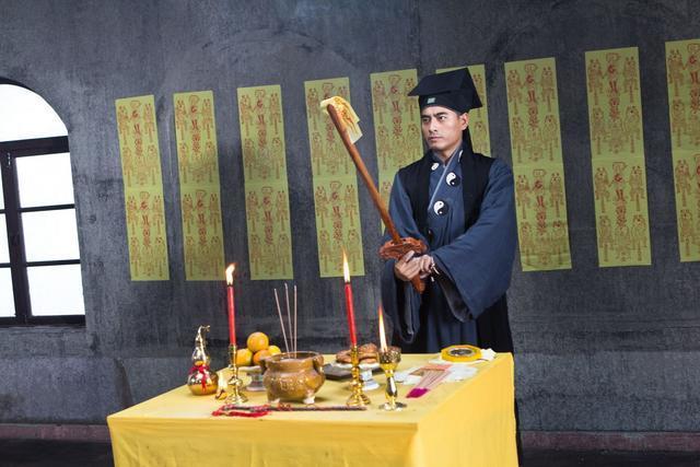 民间故事:媳妇意外身亡,公婆请道士超度,又送了2条命