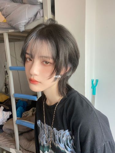 发型分享|女生超酷鲻鱼头短发_发型_短发_鲻鱼头_发际