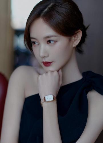 美女明星李一桐:清纯美丽,笑容甜美