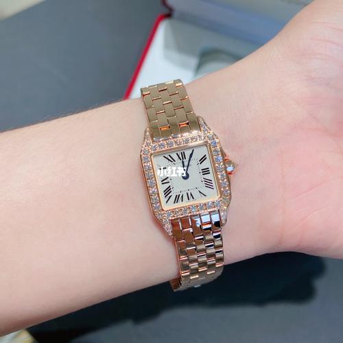 卡地亚山度士玫瑰金女表_卡地亚怎么样_玫瑰金_女表_穿搭_镶钻_石英女