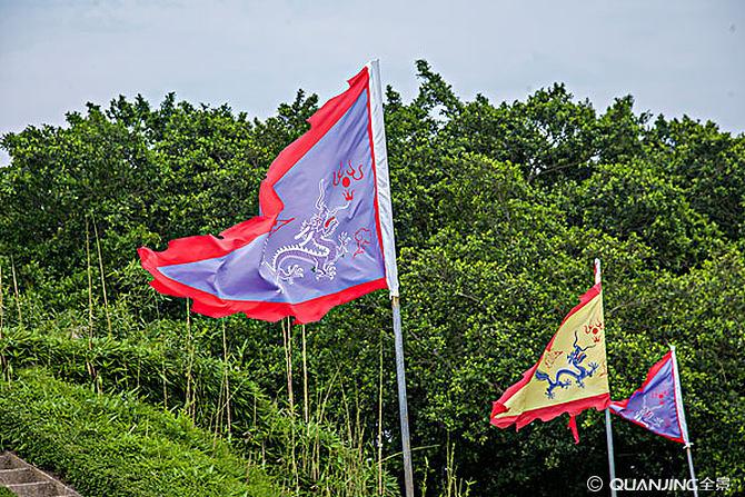 福建厦门胡里山炮台上的龙旗
