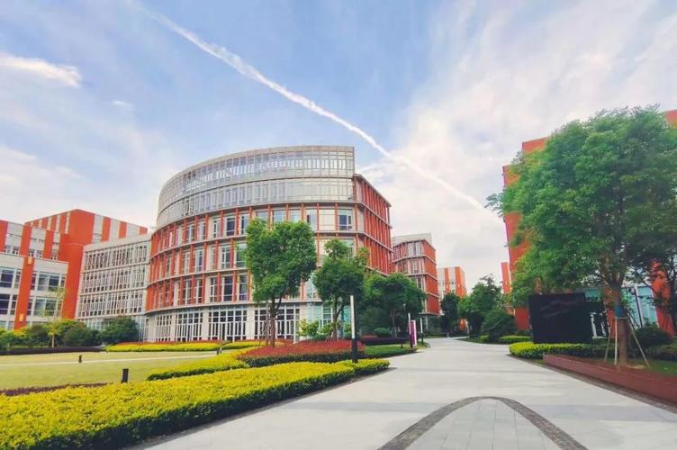  p>华二紫竹国际学院由紫竹国际教育园区联合上海市重点高中四大名校
