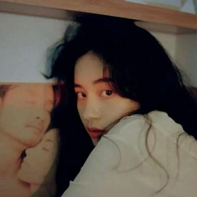 侧脸文艺复古情侣头像女生头像