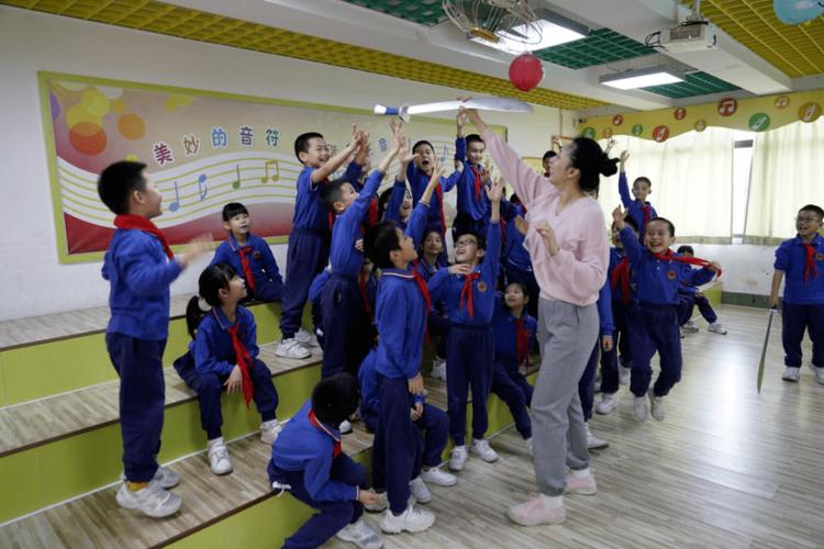 红派艺术润童心——走进小北路小学_粤剧_红线女_文化