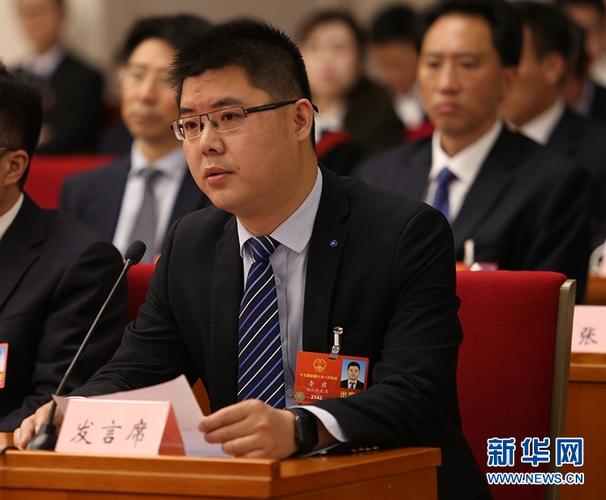 李君:建议出台                    回乡创业