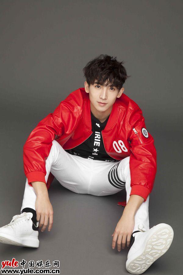 新生代演员黄宏轩签约华研音乐 参与多档影视作品和真人秀