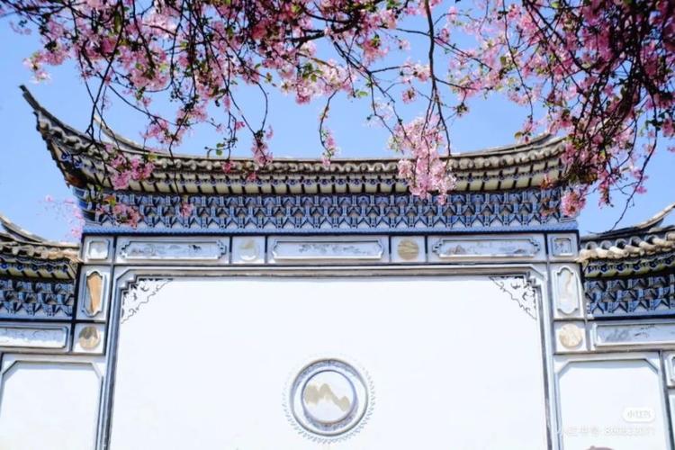 这座融合白族建筑的公园,一年四季不同景,曾是昆明最早的游乐场