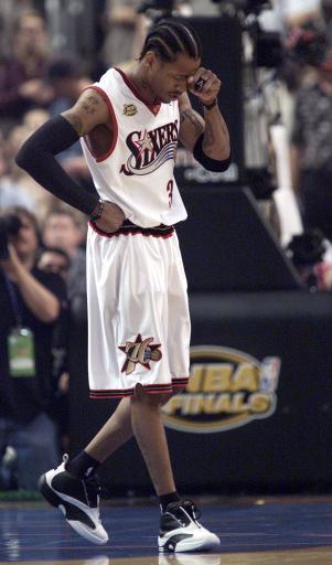 第一节就犯规三次 艾弗森很是沮丧(图文)