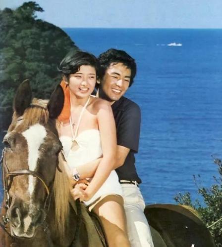 60岁山口百惠近照曝光:为丈夫"神隐"40年,现在她真的幸福吗?