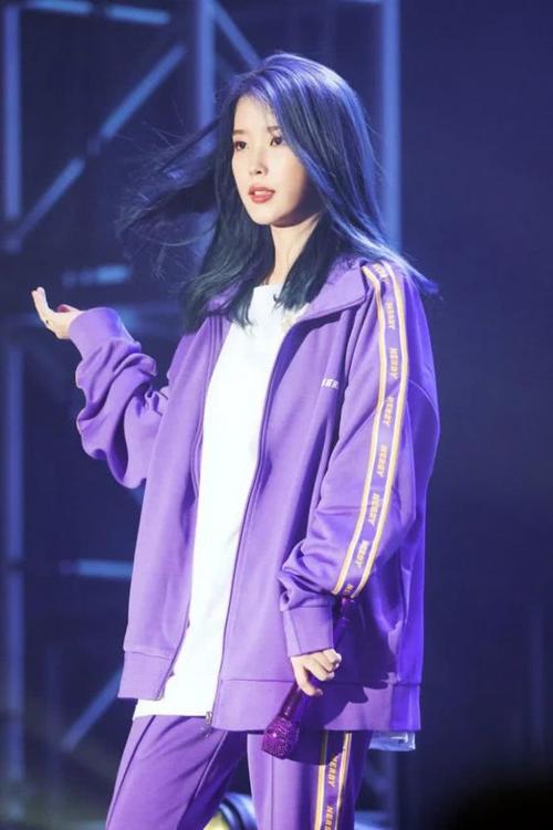 当选韩国第一美女的iu,衣橱里都有什么?