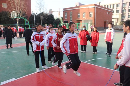 跳跃青春 "绳"彩飞扬——集英中学举行七,八年级冬季跳绳比赛