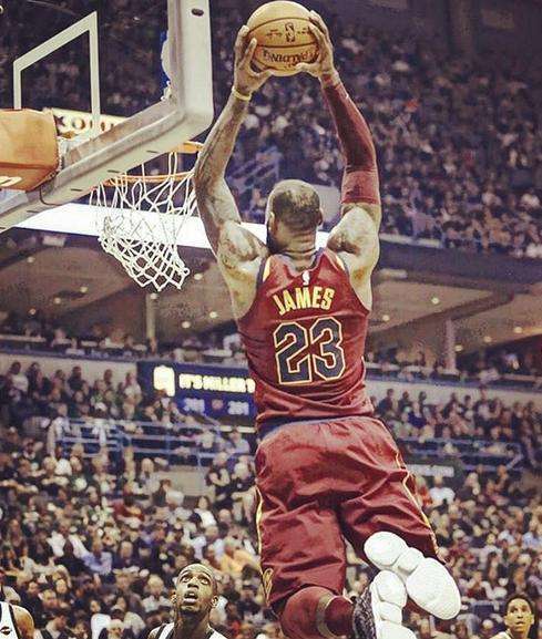 10图看nba平框扣篮瞬间天空才是乔丹极限詹姆斯平框轻而易举