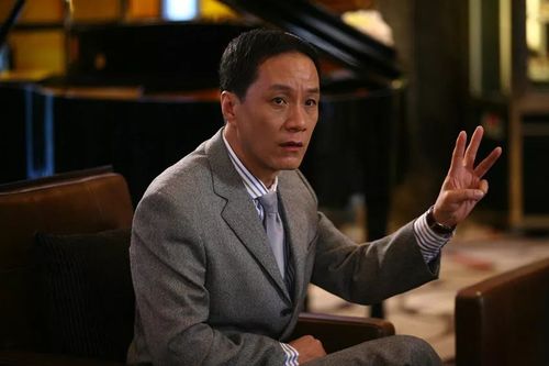 冯远征他一出场,简直不寒而栗,那眼神,怕怕,尤其是露出一丝诡异的笑容