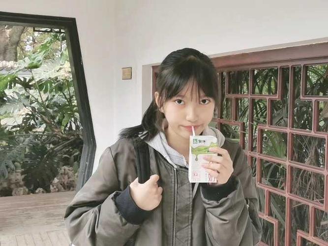 你所见过的最好看的初中女生长什么样?