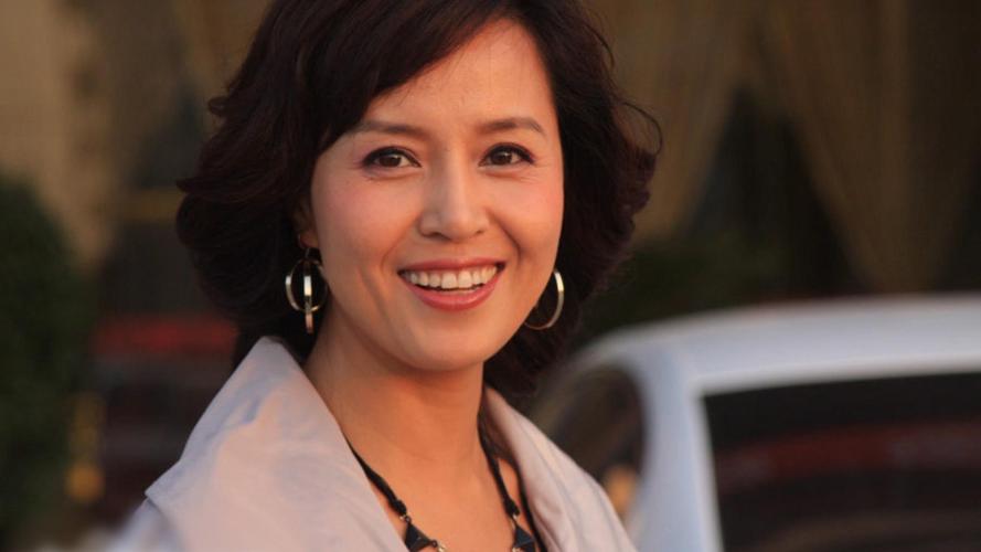 于莉红(艺名:于艺璇),1969年2月9日(农历腊月廿三)出生于河北唐山丰润