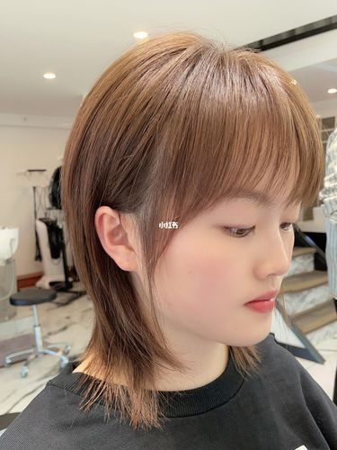 层次齐肩发_发型_齐肩锁骨发型_时尚_发型