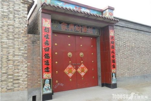 普通的农村庭院大门图片