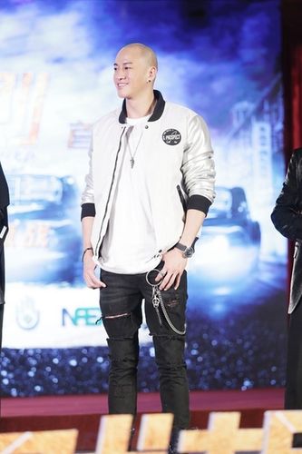 何润东《游戏规则》首映牵手黄子韬:哥保护你