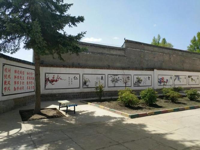 校园文化墙:仁义礼智信,真善美.