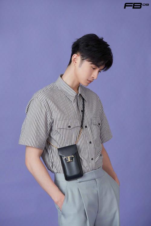 张云龙条纹衬衫帅气写真图片34