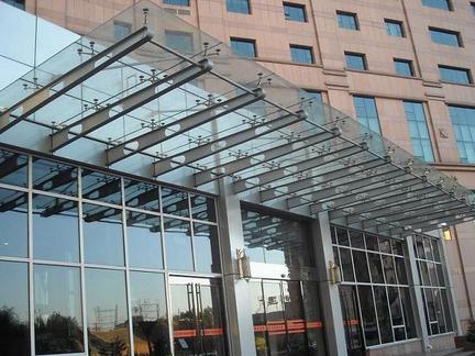 江西抚州市临川区钢结构玻璃雨棚工程