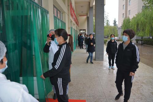 未雨绸缪重防控模拟演练备开学芮城职校组织三年级开学疫情防控模拟