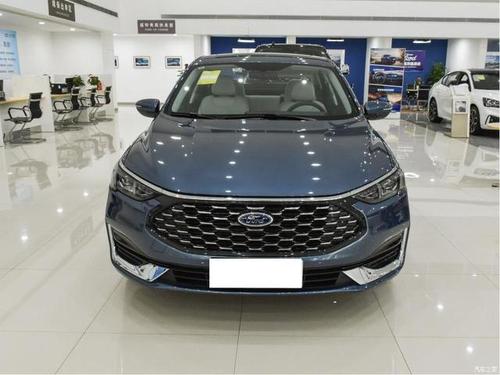 很明显新款前脸"师承"2021款猎装版福克斯,两者设计如出一辙