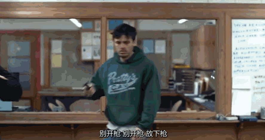 还是《海边的曼彻斯特》,当男主角被警察告知自己不会面临任何刑罚