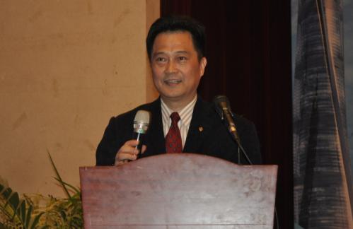 著名电视节目主持人孙启新主持大会当司仪